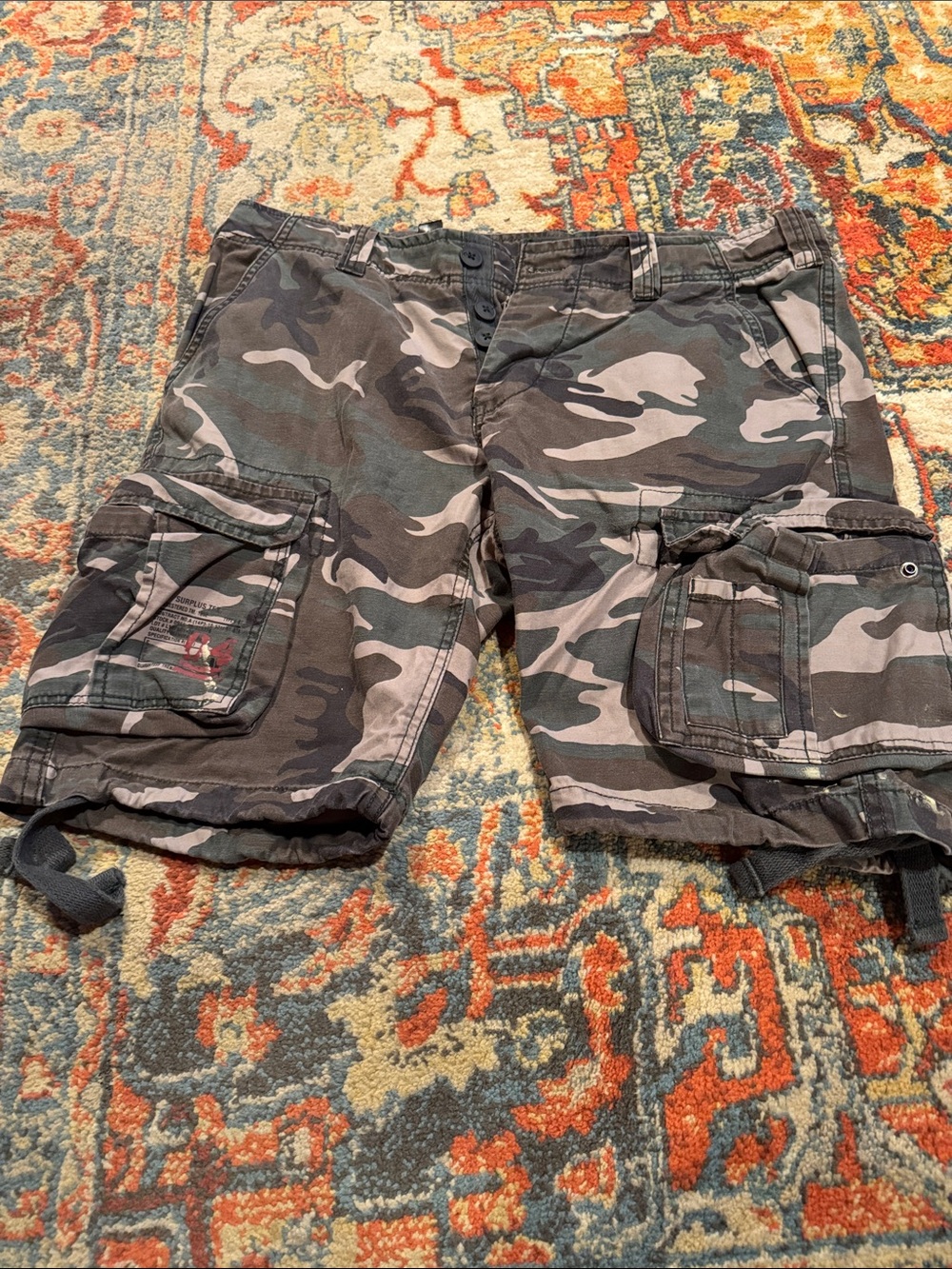 Men's Gray Camo Cargo Shorts with Multiple Utility Pockets